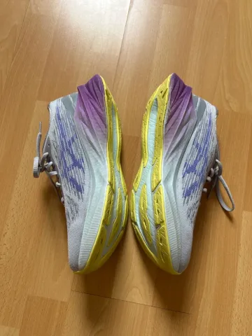 Asics Novablast 3 bike usato — immagine 6 di 8