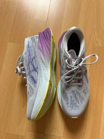 Asics Novablast 3 bike usato — immagine 3 di 8