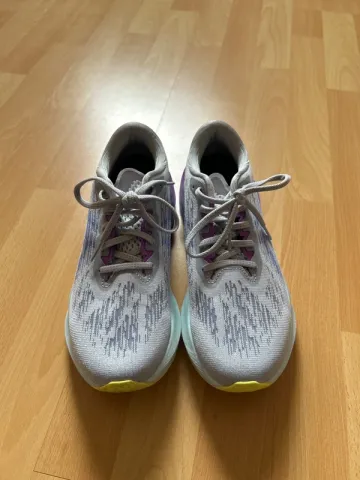 Asics Novablast 3 bike usato — immagine 4 di 8