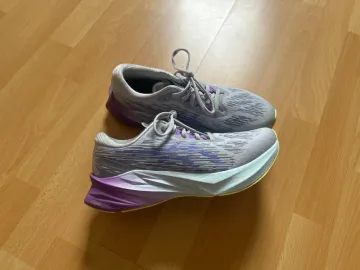 Asics Novablast 3 bike usato — immagine 1 di 8