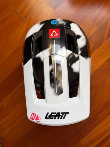 Used LEATT MTB Gravity 5.0 Helmet 2026 bike — image 2 of 4