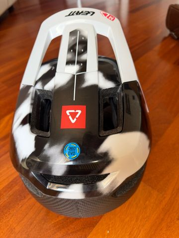 Used LEATT MTB Gravity 5.0 Helmet 2026 bike — image 1 of 4