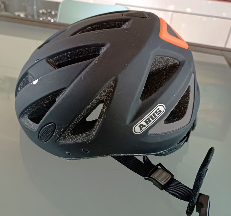 Tweedehands ABUS Casco Bici/Monopattino con LED bike — afbeelding 5 van 10