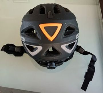 Tweedehands ABUS Casco Bici/Monopattino con LED bike — afbeelding 1 van 10