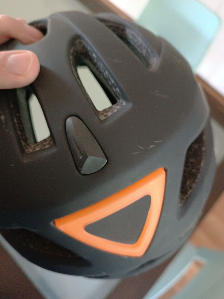 Tweedehands ABUS Casco Bici/Monopattino con LED bike — afbeelding 3 van 10