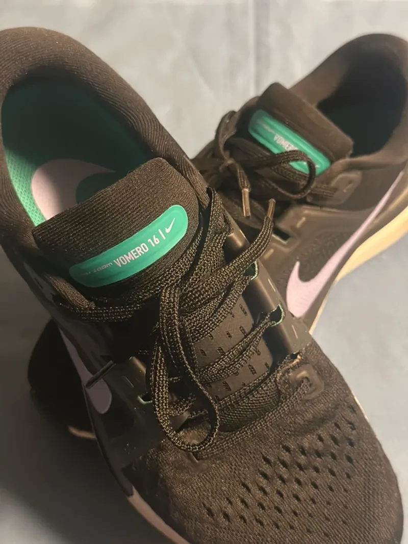 Käytetty Nike Vomero Running Shoes