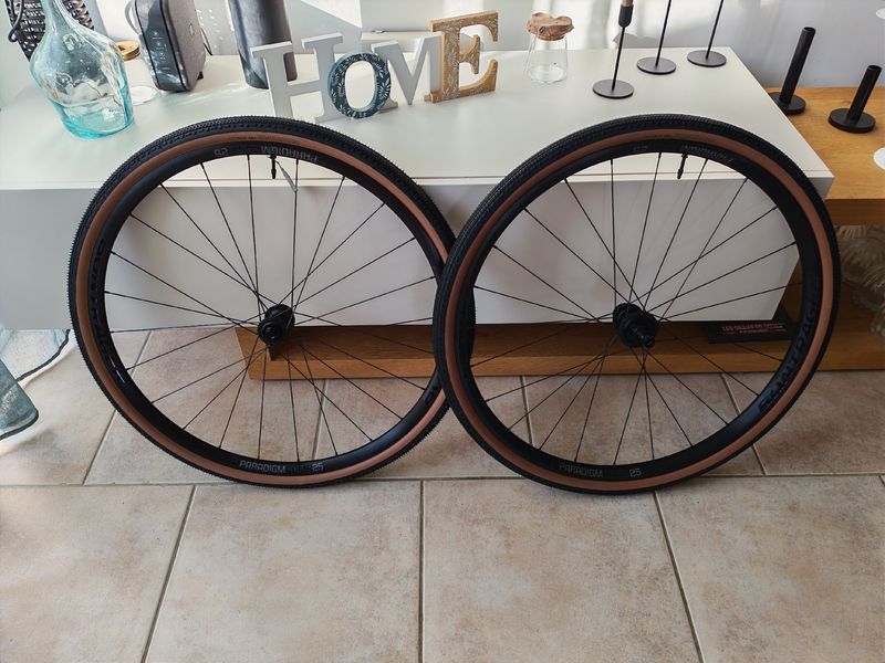 Used Bontrager Paradigm Comp 25 TLR Disc Road Wheelset 2026 Wheels