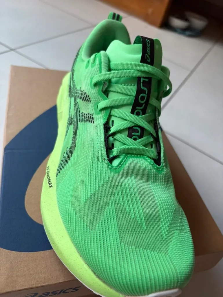 Używany Asics Novablast 5 bike — zdjęcie 2 z 3