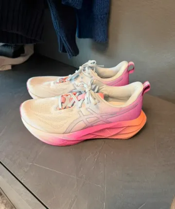 Asics Novablast bike d'occasion — image 1 sur 5