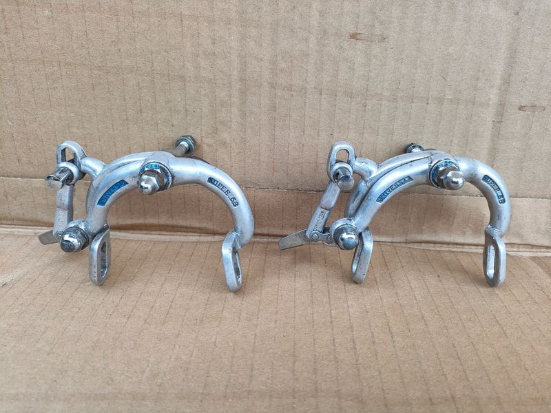 Käytetty Universal super 68 1968 Brakes