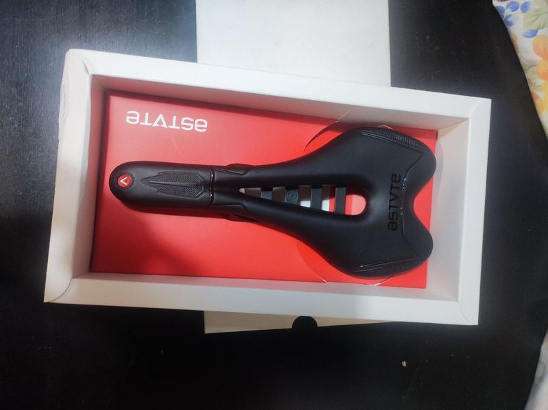 Używany ASTUTE SkyLine VT Classic Saddles & Seatposts