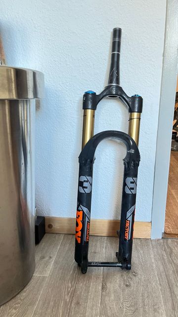 Fox 38 2024 bike d'occasion — image 2 sur 2