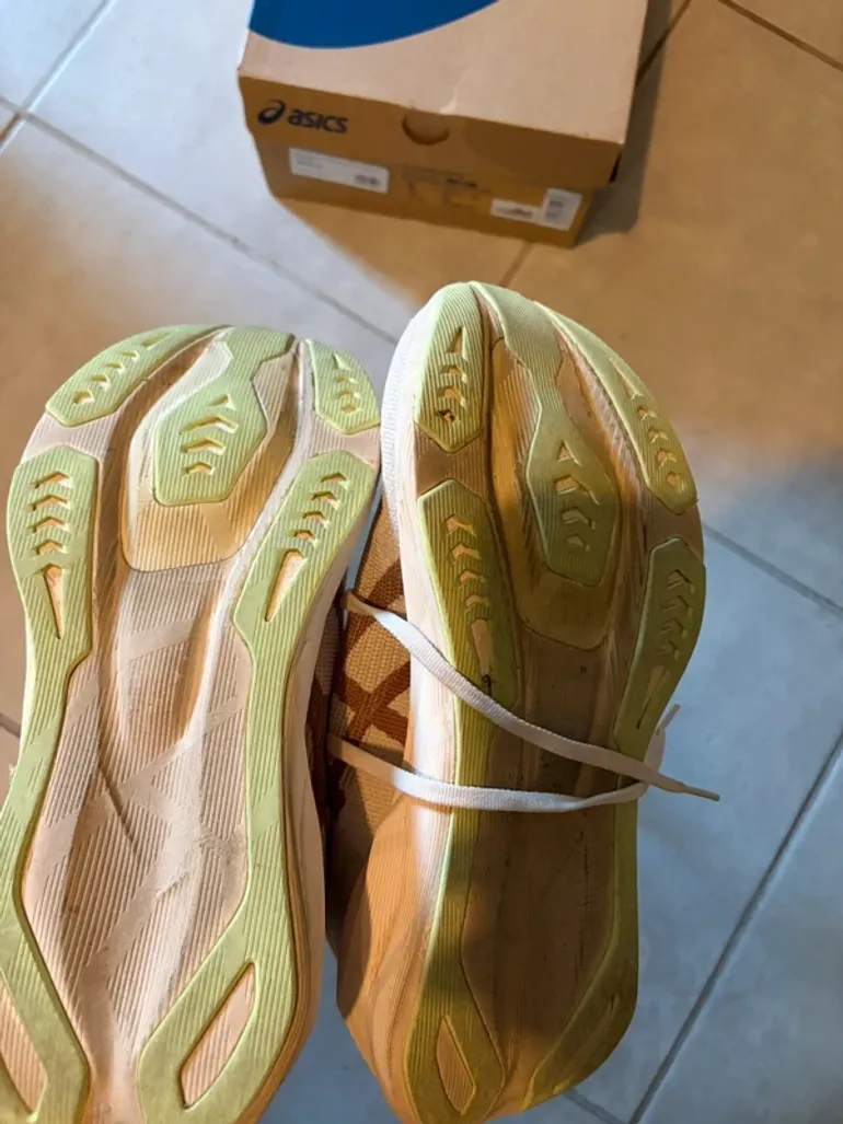 Käytetty Asics Novablast 6 bike — kuva 4 / 5