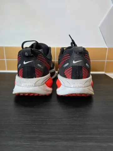 Käytetty Nike Vomero 18 bike — kuva 12 / 14