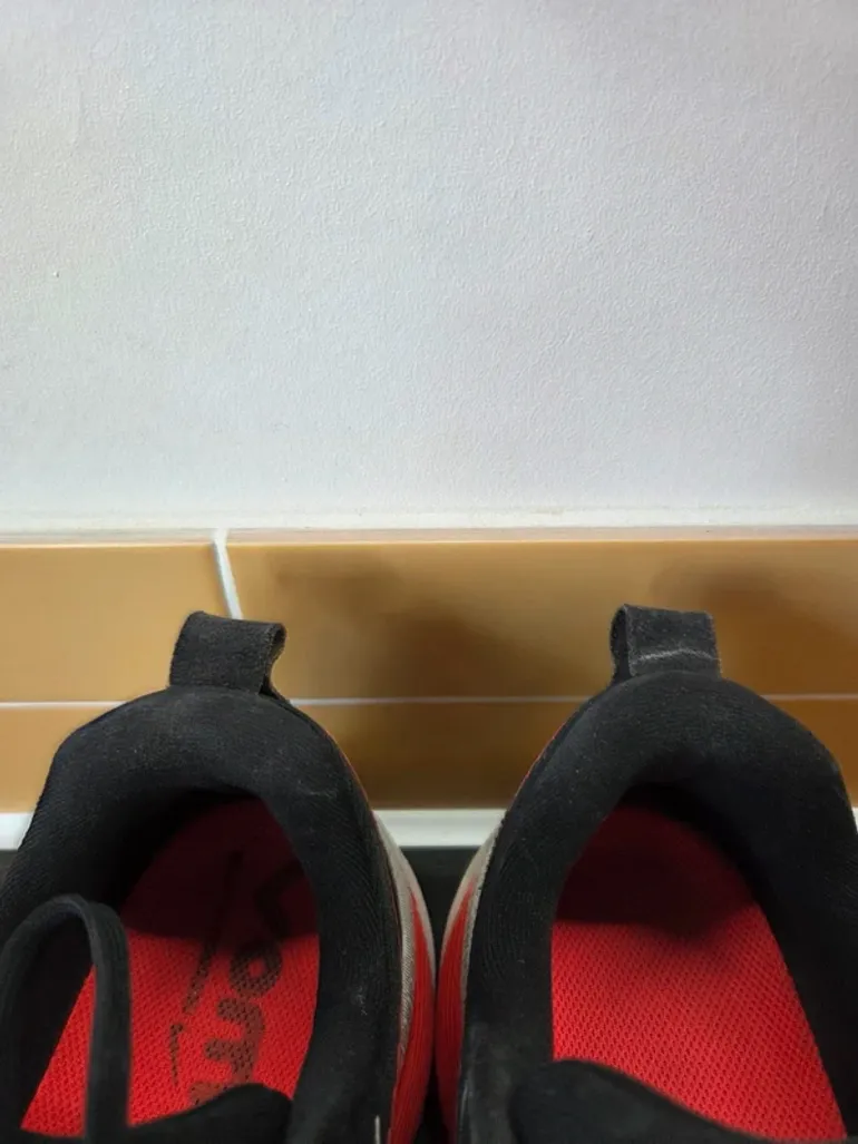 Käytetty Nike Vomero 18 bike — kuva 13 / 14