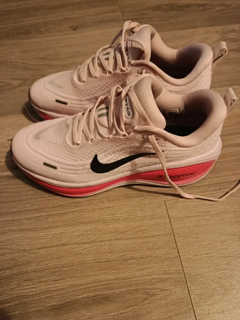 Used Rose Vomero Plus Running Shoes