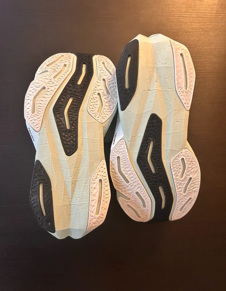 New Balance FuelCell Rebel v4 bike d'occasion — image 6 sur 7