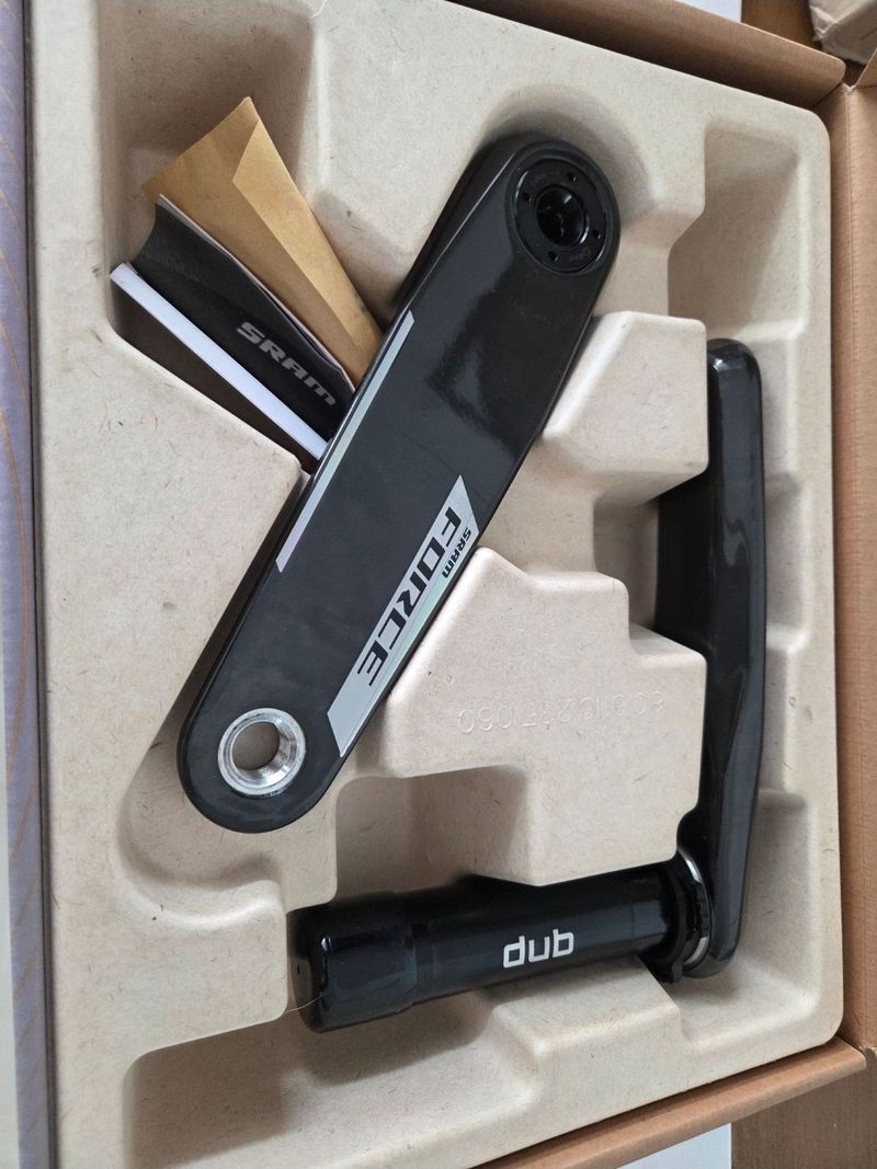 Käytetty Sram Force AXSDUB D2 Drivetrain & Pedals