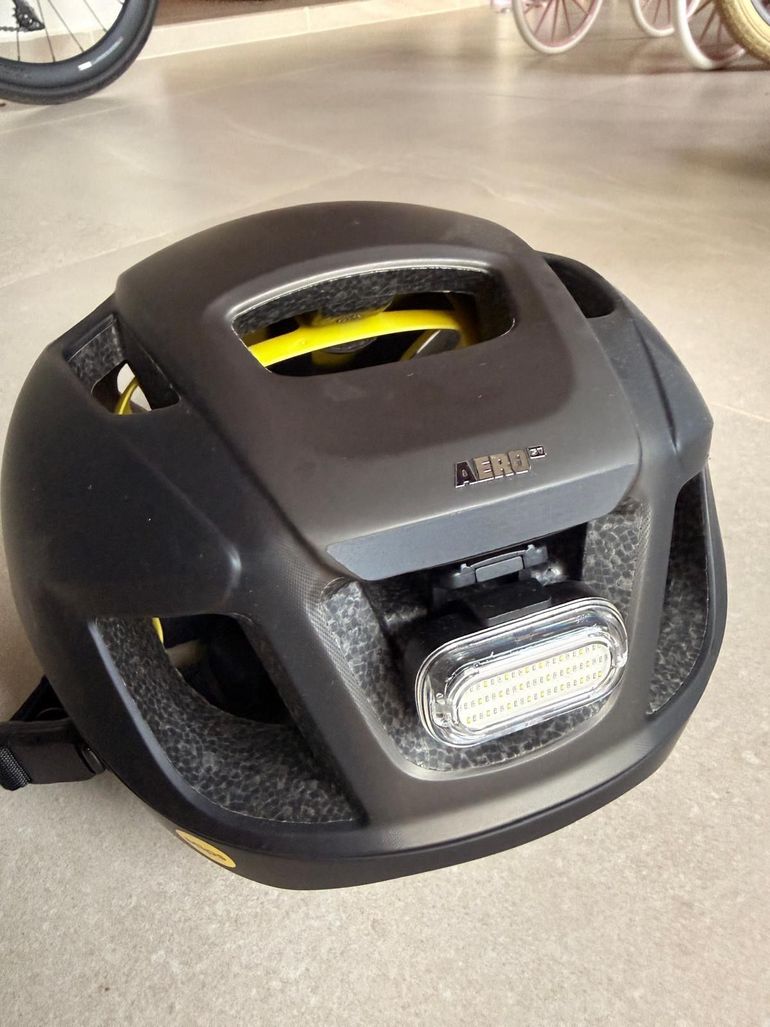 Tweedehands LUMOS helmet 2026 bike — afbeelding 3 van 5