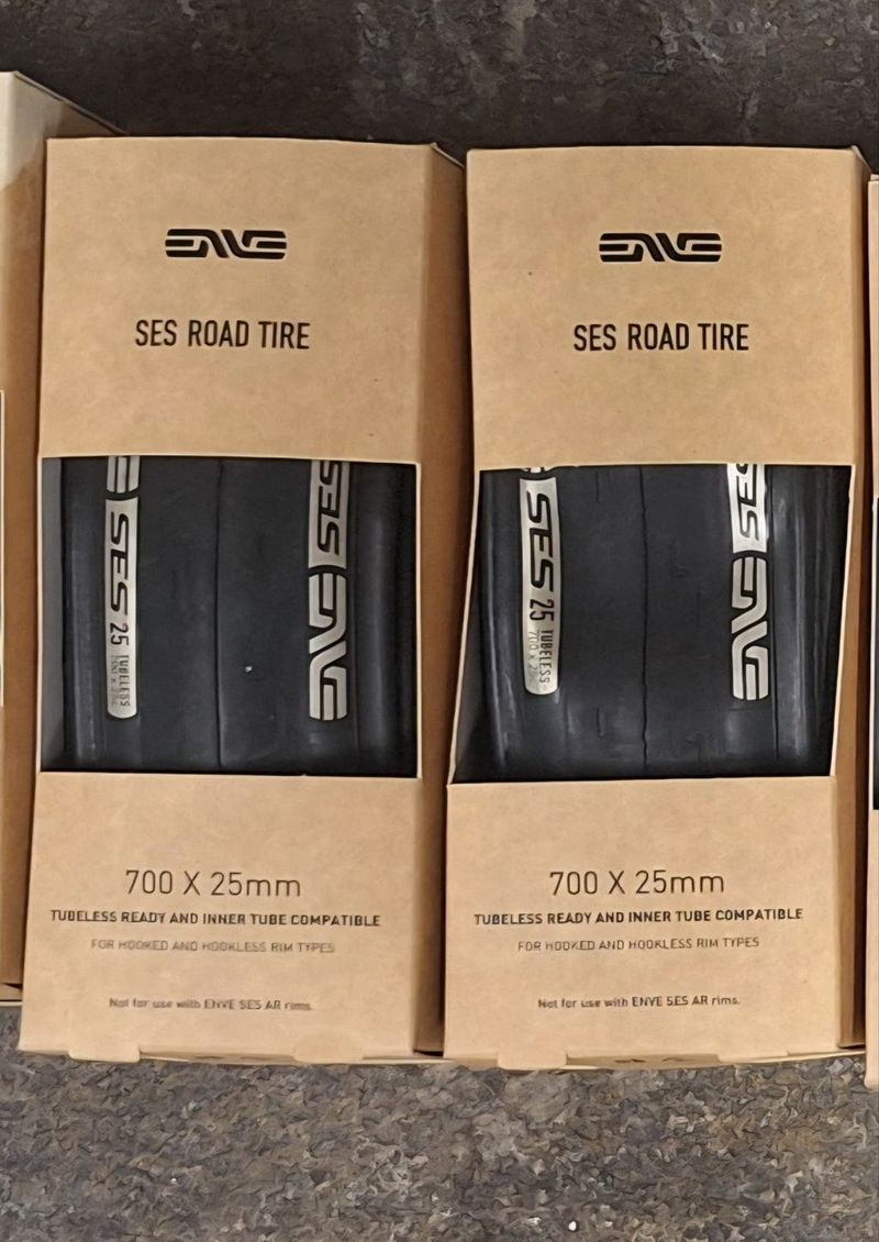 Enve SES Road Tire Tyres & Tubes d'occasion