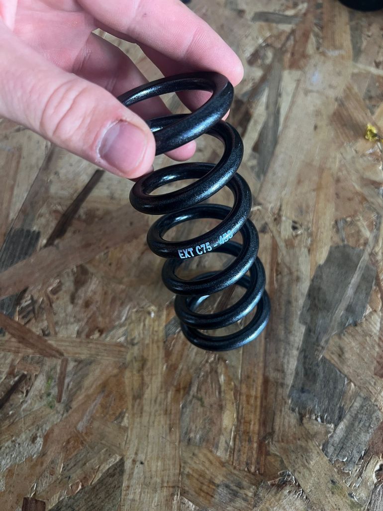 Použité Ext C75 450lbs Coil Spring bike — obrázek 2 z 2