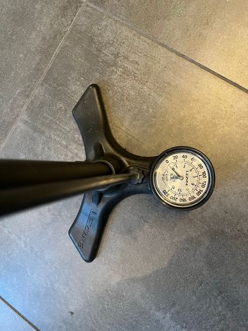 Tweedehands Lezyne Macro Floor Drive 2023 bike — afbeelding 2 van 3