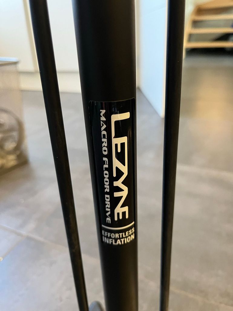 Tweedehands Lezyne Macro Floor Drive 2023 bike — afbeelding 1 van 3