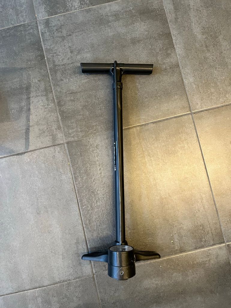 Tweedehands Lezyne Macro Floor Drive 2023 bike — afbeelding 3 van 3