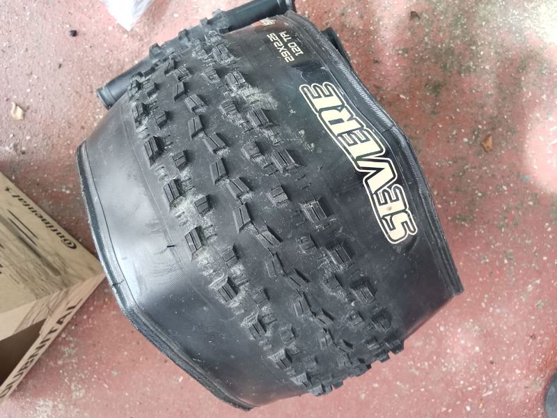 Maxxis Severe Tire Tyres & Tubes d'occasion