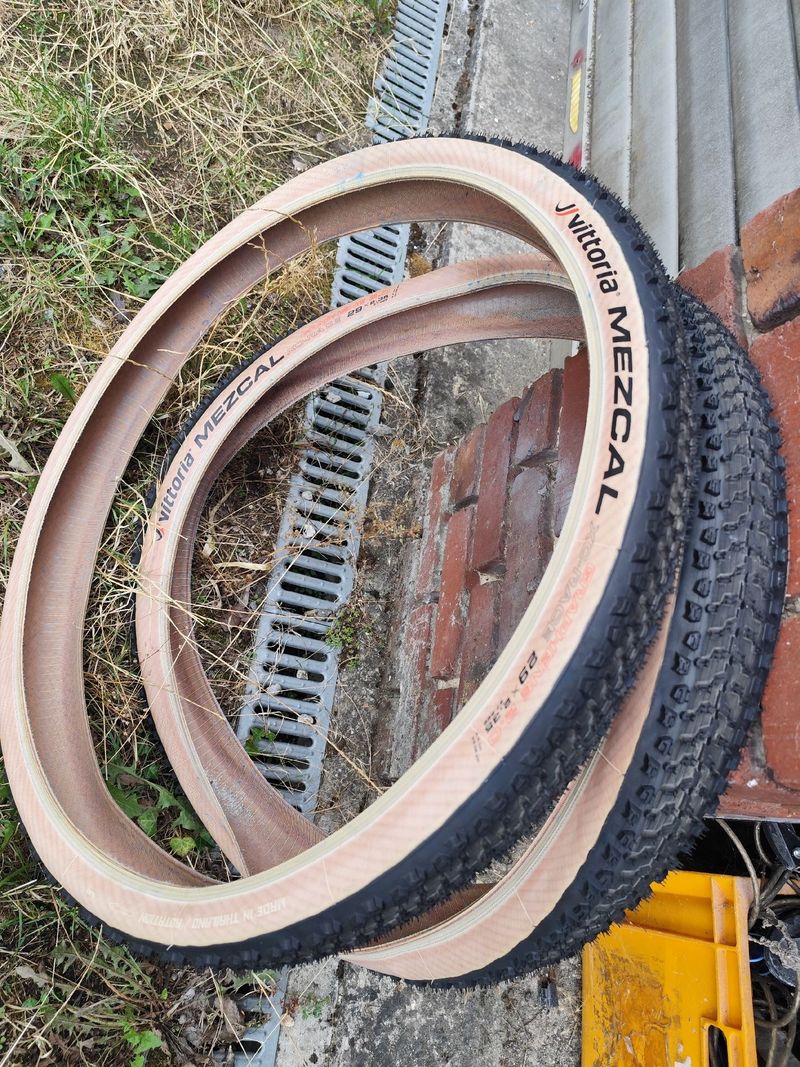 Vittoria Mezcal XC Race Tyres & Tubes d'occasion