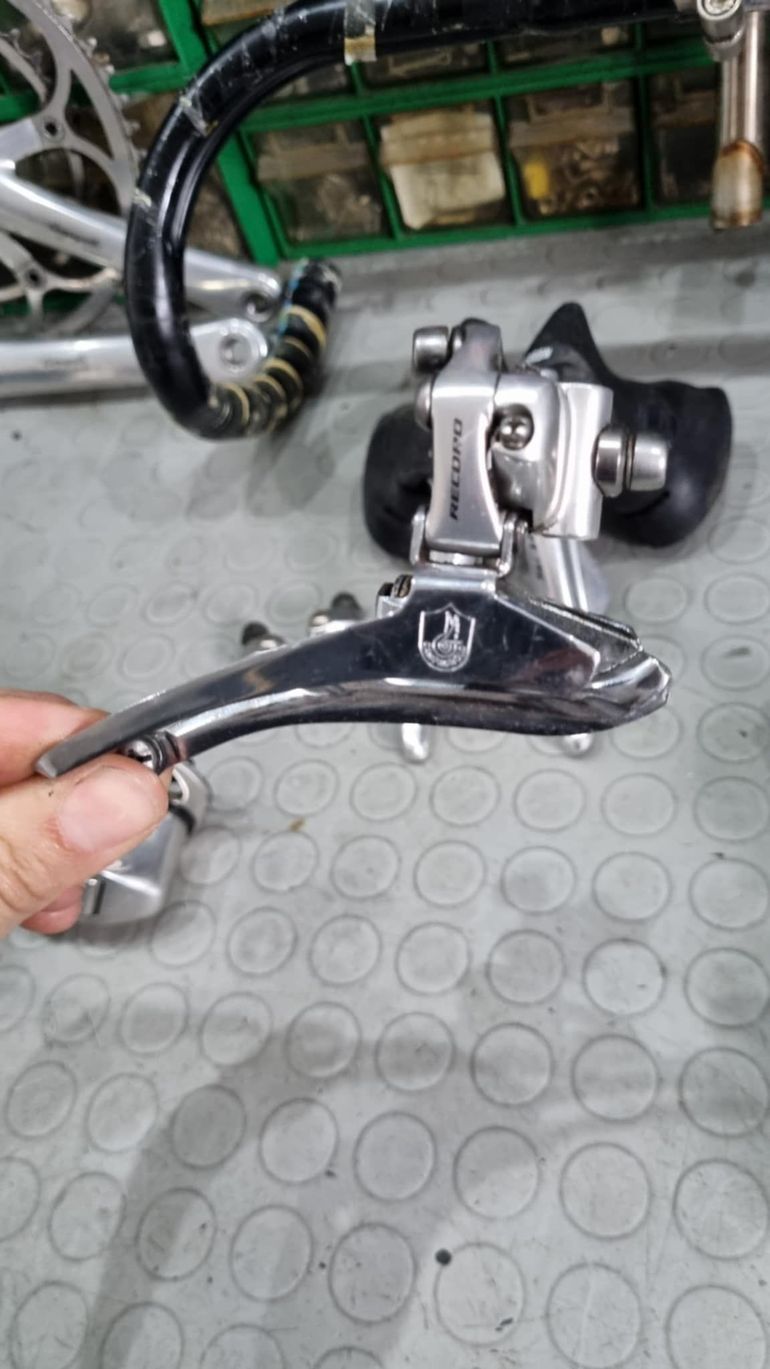 Used Campagnolo CHORUS 8v. 1996 bike — image 9 of 10