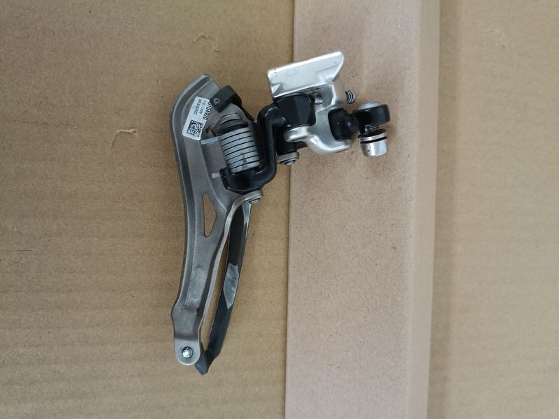 Used Campagnolo Chorus 11-Speed Front Derailleur Drivetrain & Pedals