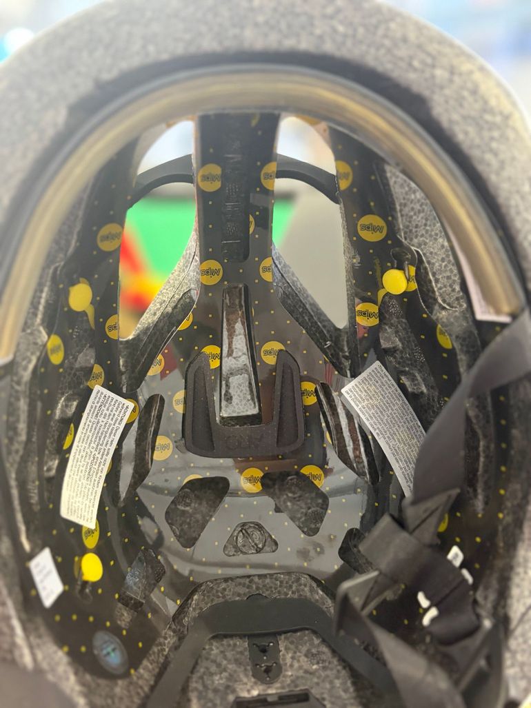 Used Oakley ARO 5 Helmet bike — image 3 of 3