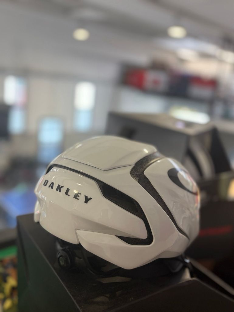 Used Oakley ARO 5 Helmet bike — image 2 of 3