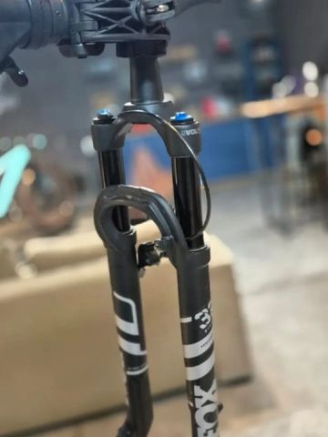 Tweedehands Fox 32 Suspension Fork bike — afbeelding 4 van 4
