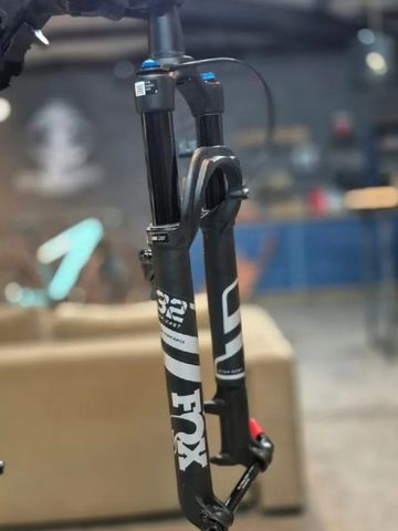 Tweedehands Fox 32 Suspension Fork bike — afbeelding 2 van 4