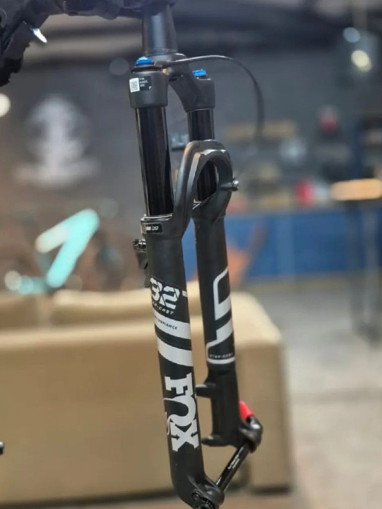 Tweedehands Fox 32 Suspension Fork bike — afbeelding 2 van 4