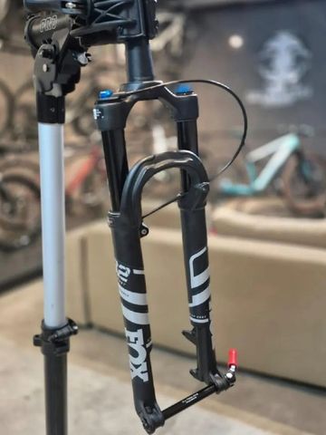 Tweedehands Fox 32 Suspension Fork bike — afbeelding 1 van 4
