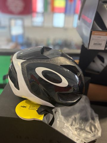 Gebrauchtes Oakley ARO 5 Helmet bike — Bild 1 von 3