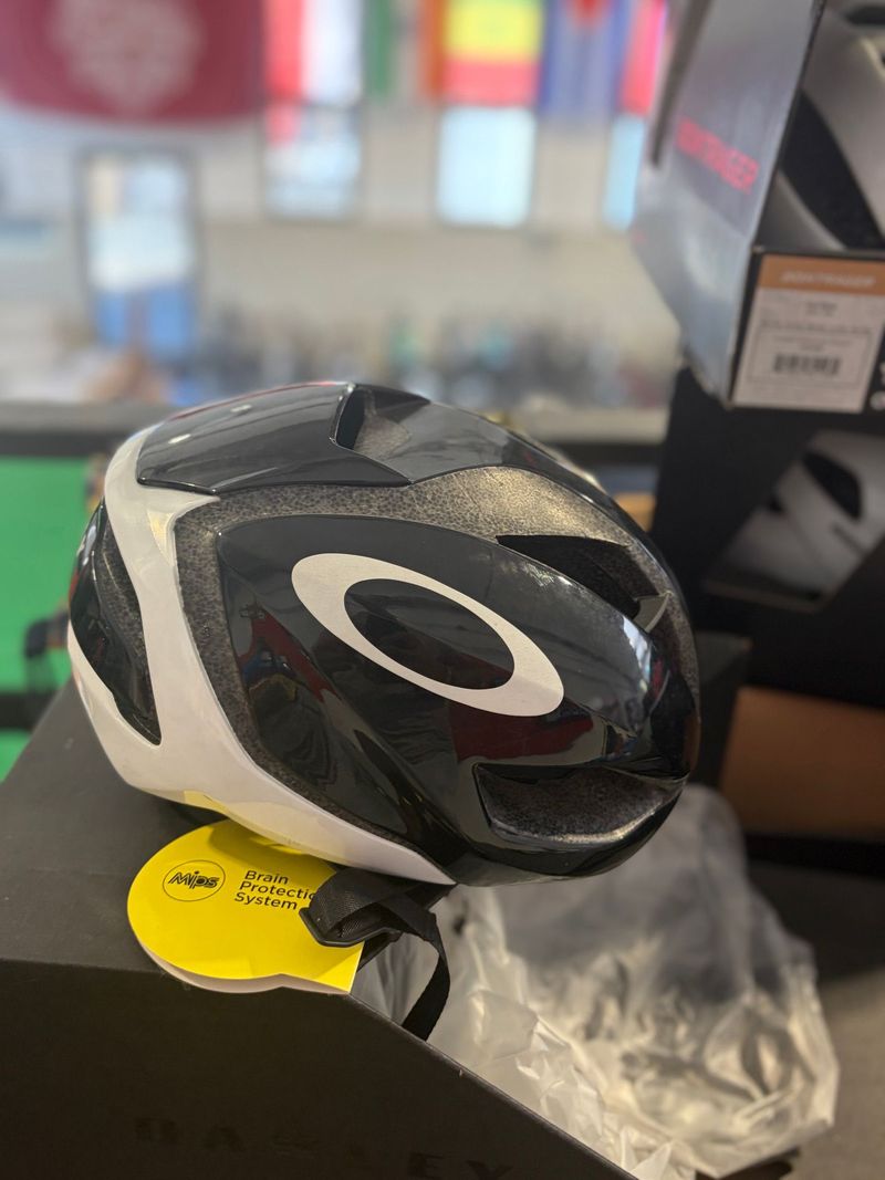 Used Oakley ARO 5 Helmet Cycling Accessories