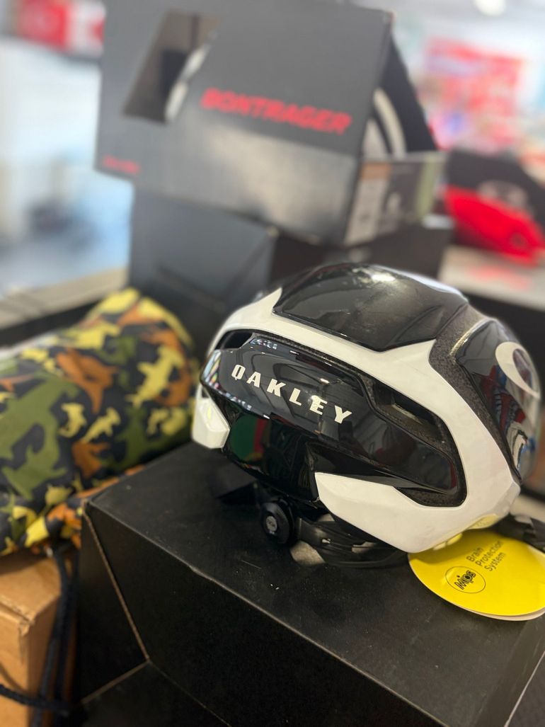 Gebrauchtes Oakley ARO 5 Helmet bike — Bild 2 von 3