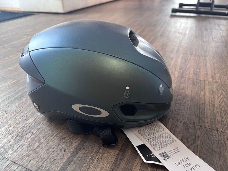 Tweedehands Oakley NEW! ARO7 Lite bike — afbeelding 2 van 4