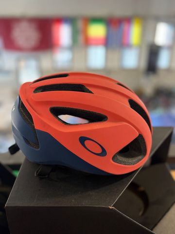 Used Oakley Aro 3 Helmet bike — image 1 of 3