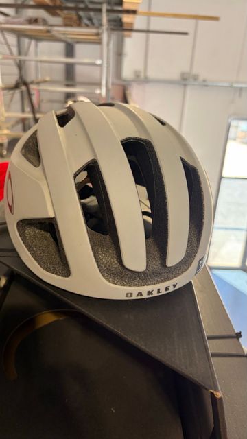 Used Oakley Aro 3 Helmet bike — image 3 of 3