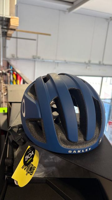 Used Oakley ARO3 Helmet bike — image 2 of 3
