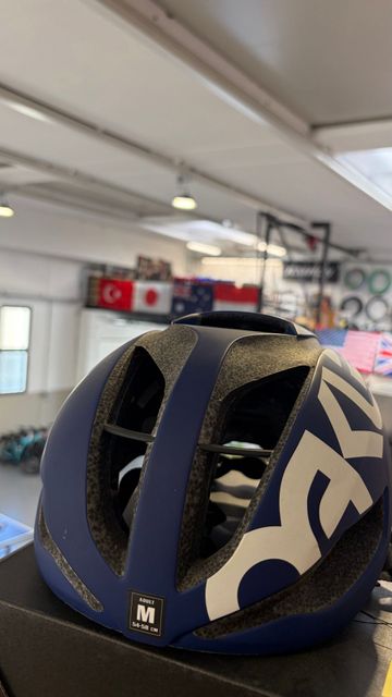 Used Oakley Aro 5 bike — image 2 of 3