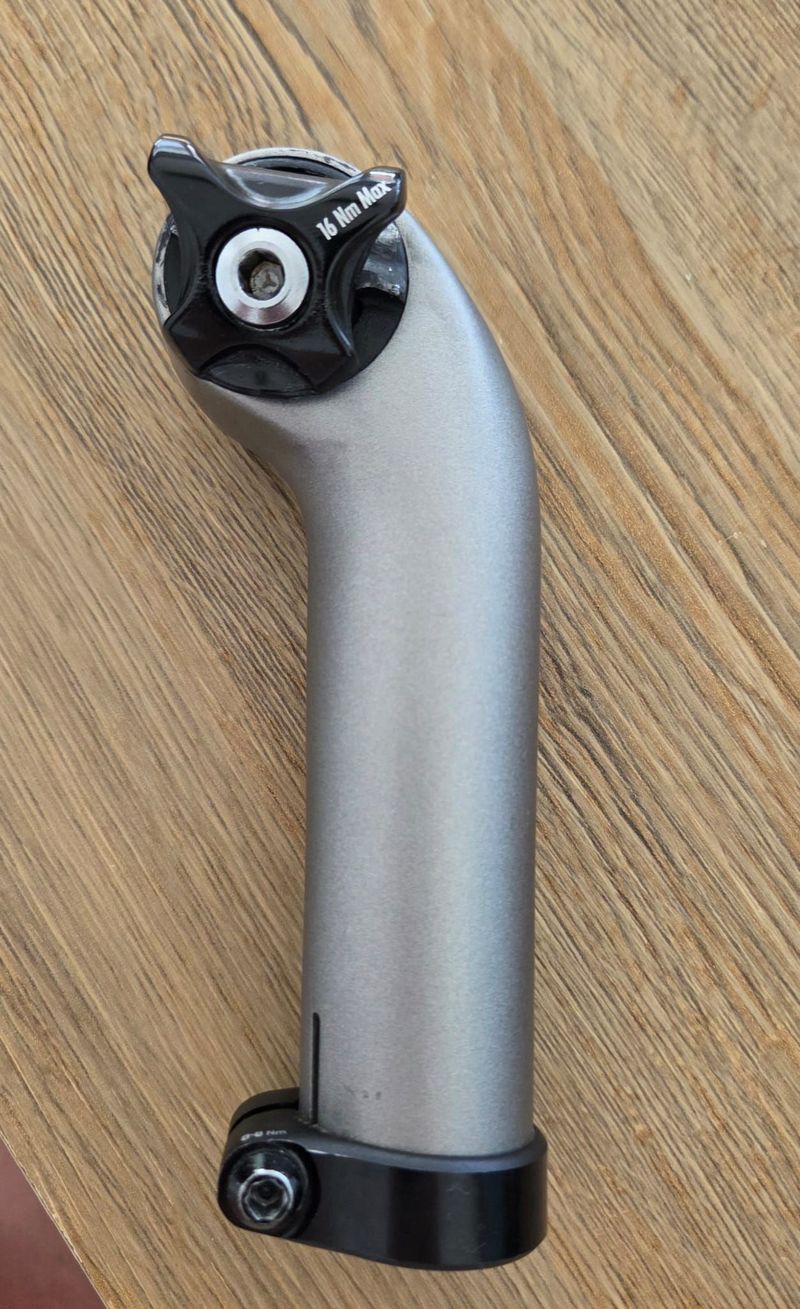 Použité Trek Sitzturmaufsatz Carbon rund 135x20 mm 2019 Saddles & Seatposts