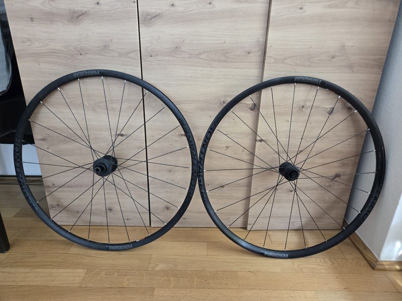 Použité Bontrager Paradigm TLR Disc Rennrad Laufradsatz 2019 Wheels