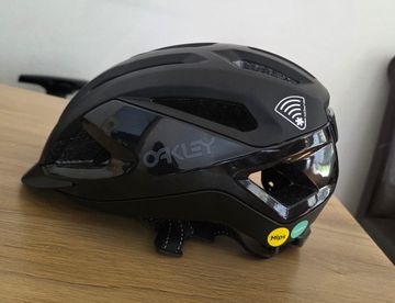 Used Oakley ARO3 Mips 2026 bike — image 2 of 4