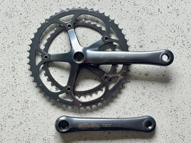 Käytetty Campagnolo Centaur 170 mm 52/39T Drivetrain & Pedals